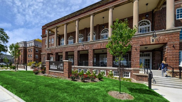 The Stella Hotel & Ballroom image 1